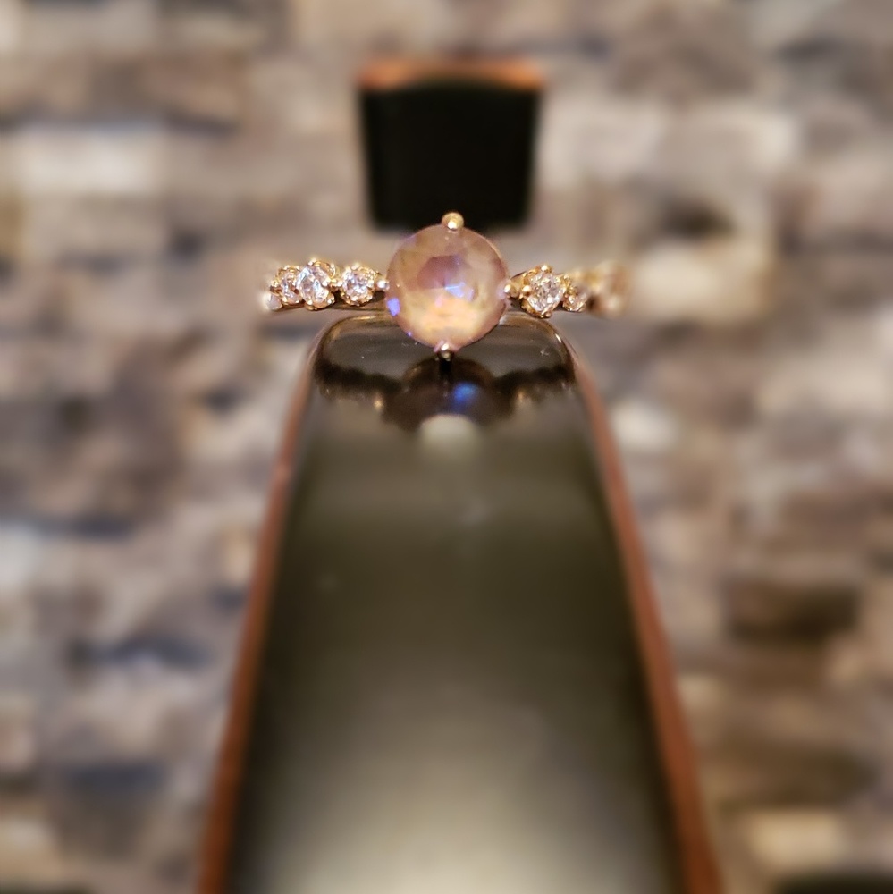 Pretty  Swarovski crystal Iridescent ring